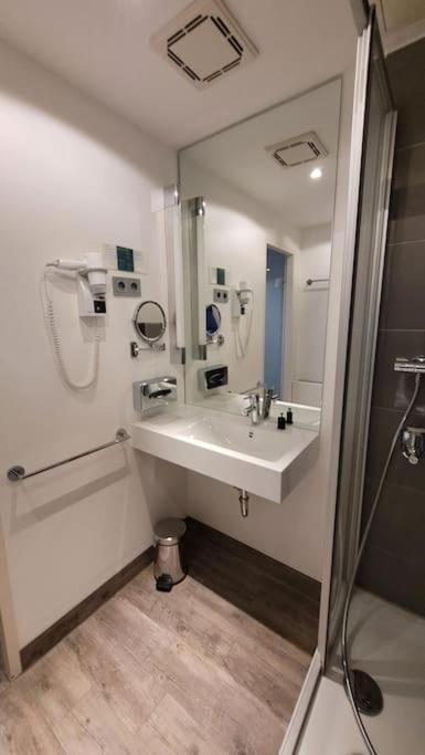 Nice Apartment In Modern Center Of Duesseldorf Esterno foto